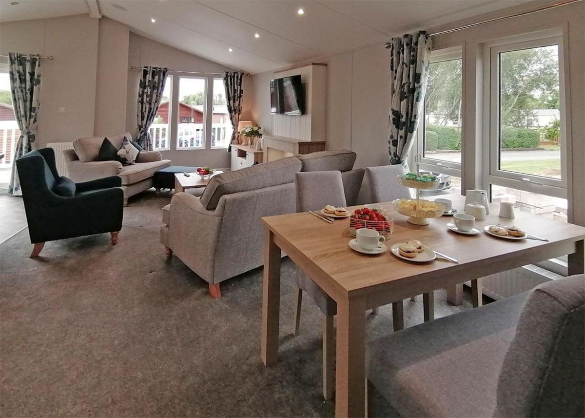 The Springs Lakeside Holiday Park Fladbury Kültér fotó